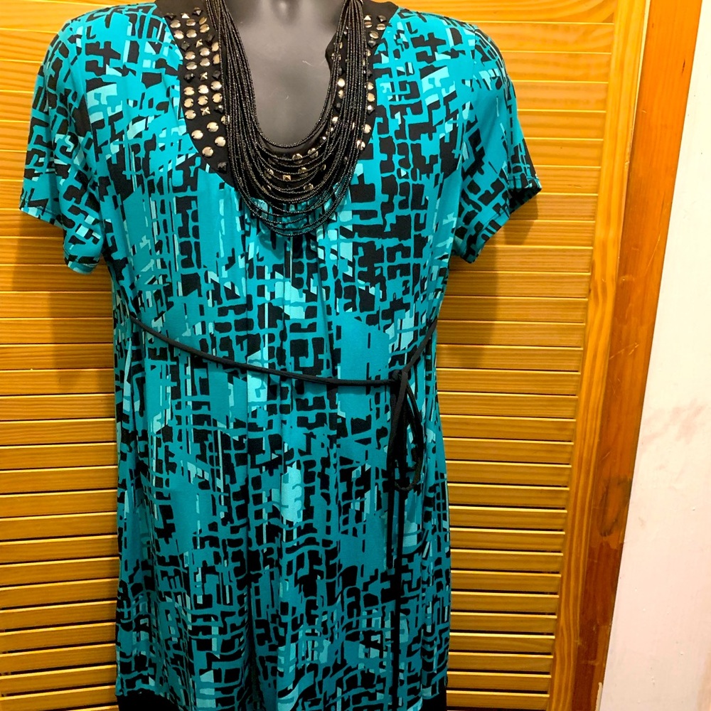 Teal and Black Top- Sz Large with waist tie.